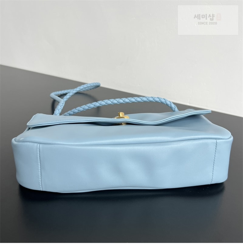보테가베네타 보테가베네타 매디슨 플랩 놋 숄더 백 폰단트 “ 4 COLOR ” 블루 Bag 21번 이미지