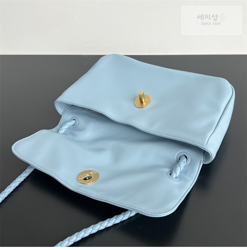보테가베네타 보테가베네타 매디슨 플랩 놋 숄더 백 폰단트 “ 4 COLOR ” 블루 Bag 28번 이미지