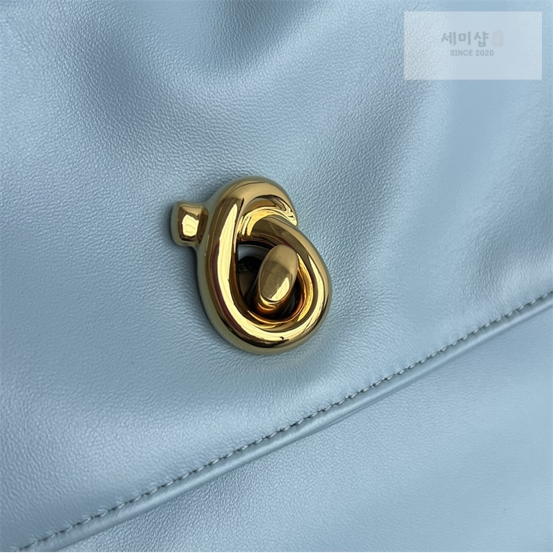 보테가베네타 보테가베네타 매디슨 플랩 놋 숄더 백 폰단트 “ 4 COLOR ” 블루 Bag 1번 이미지