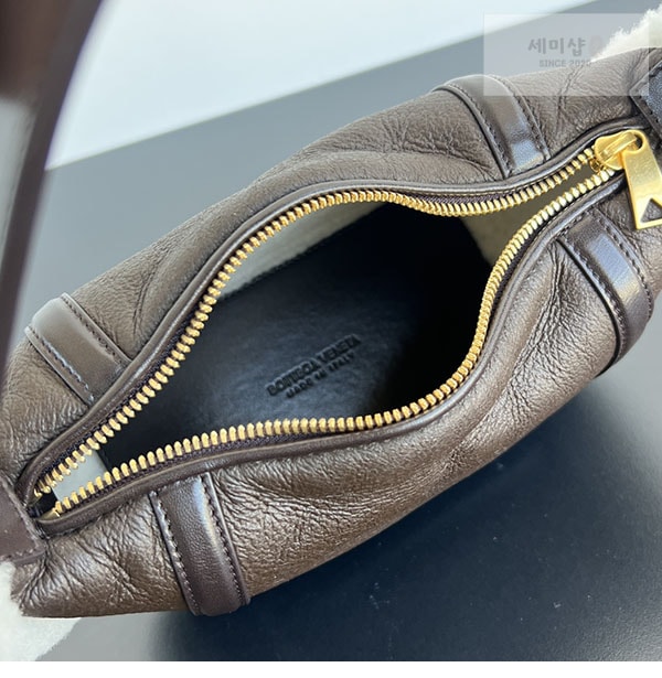 Bottega Veneta 보테가베네타 미니 윌리스 탑 핸들 백 폰단트 Bag 3번 이미지