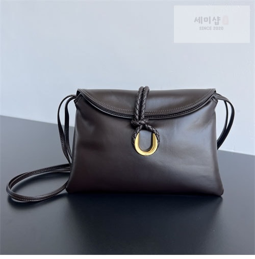 Bottega Veneta 보테가베네타 미듐 리베르타 백 “ 3 COLOR ” 블랙 Bag 4번 이미지