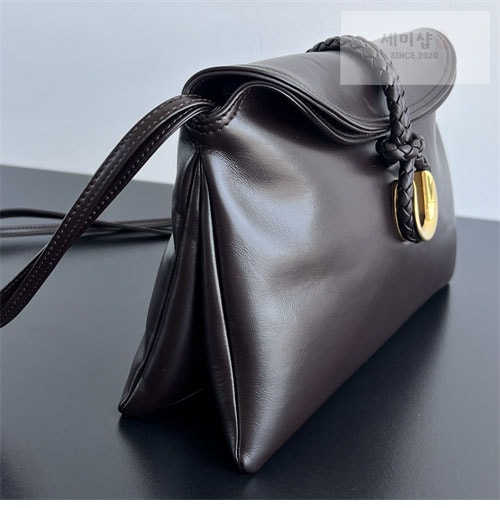 Bottega Veneta 보테가베네타 미듐 리베르타 백 “ 3 COLOR ” 블랙 Bag 2번 이미지