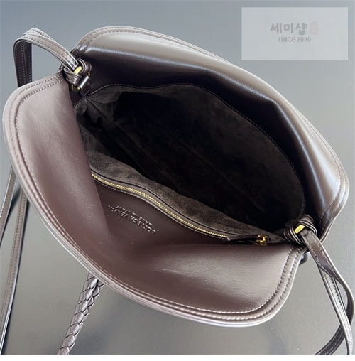 Bottega Veneta 보테가베네타 미듐 리베르타 백 “ 3 COLOR ” 블랙 Bag 12번 이미지