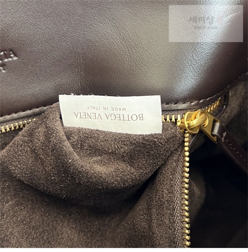 Bottega Veneta 보테가베네타 미듐 리베르타 백 “ 3 COLOR ” 블랙 Bag 13번 이미지