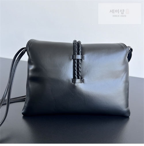 Bottega Veneta 보테가베네타 미듐 리베르타 백 “ 3 COLOR ” 블랙 Bag 19번 이미지
