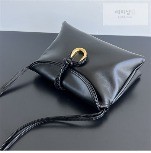 Bottega Veneta 보테가베네타 미듐 리베르타 백 “ 3 COLOR ” 블랙 Bag 20번 이미지
