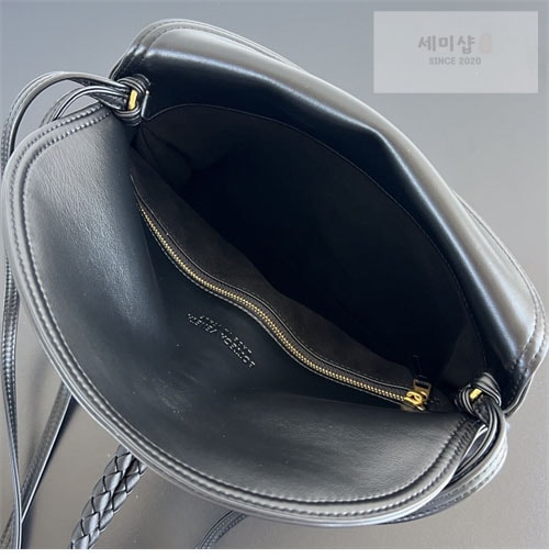 Bottega Veneta 보테가베네타 미듐 리베르타 백 “ 3 COLOR ” 블랙 Bag 15번 이미지