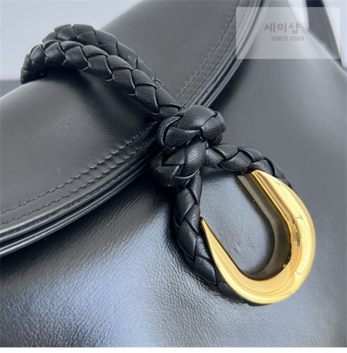 Bottega Veneta 보테가베네타 미듐 리베르타 백 “ 3 COLOR ” 블랙 Bag 9번 이미지