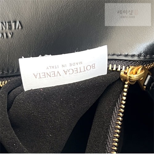 Bottega Veneta 보테가베네타 미듐 리베르타 백 “ 3 COLOR ” 블랙 Bag 16번 이미지