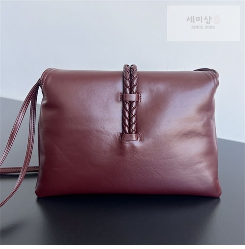 Bottega Veneta 보테가베네타 미듐 리베르타 백 “ 3 COLOR ” 블랙 Bag 22번 이미지