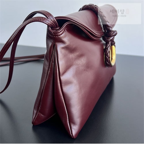 Bottega Veneta 보테가베네타 미듐 리베르타 백 “ 3 COLOR ” 블랙 Bag 17번 이미지