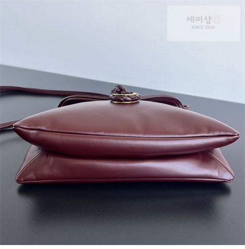 Bottega Veneta 보테가베네타 미듐 리베르타 백 “ 3 COLOR ” 블랙 Bag 26번 이미지