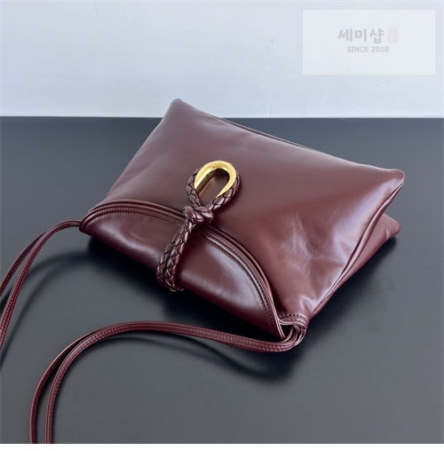 Bottega Veneta 보테가베네타 미듐 리베르타 백 “ 3 COLOR ” 블랙 Bag 23번 이미지