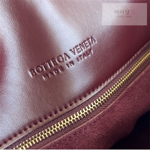 Bottega Veneta 보테가베네타 미듐 리베르타 백 “ 3 COLOR ” 블랙 Bag 24번 이미지