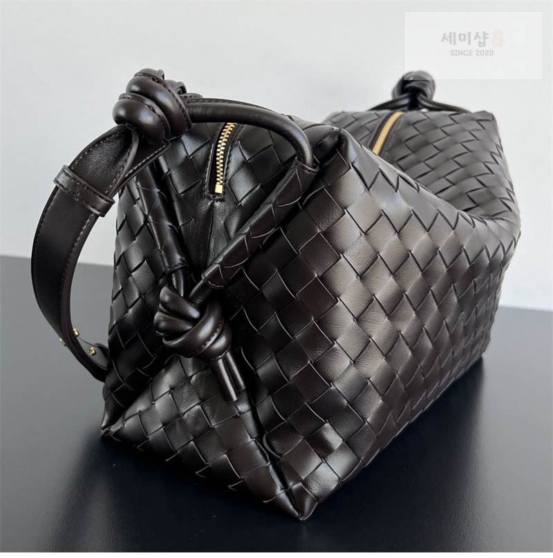 Bottega Veneta 보테가베네타 미디엄 루프 위켄더 “ 2 COLOR ” 다크 브라운 Bag 16번 이미지