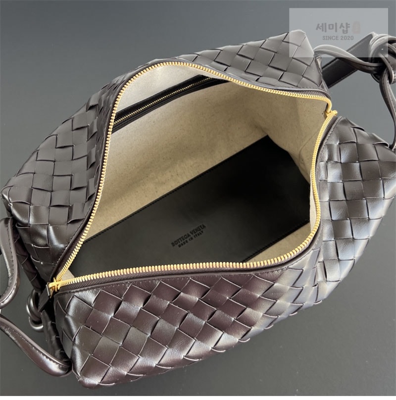 Bottega Veneta 보테가베네타 미디엄 루프 위켄더 “ 2 COLOR ” 다크 브라운 Bag 4번 이미지