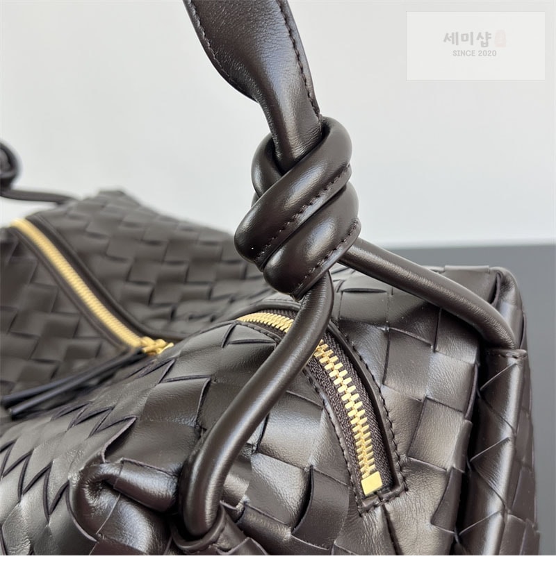 Bottega Veneta 보테가베네타 미디엄 루프 위켄더 “ 2 COLOR ” 다크 브라운 Bag 17번 이미지