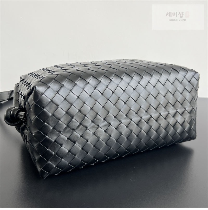 Bottega Veneta 보테가베네타 미디엄 루프 위켄더 “ 2 COLOR ” 다크 브라운 Bag 19번 이미지