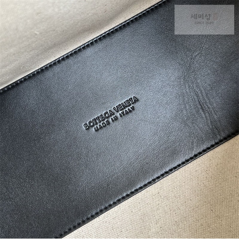 Bottega Veneta 보테가베네타 미디엄 루프 위켄더 “ 2 COLOR ” 다크 브라운 Bag 13번 이미지