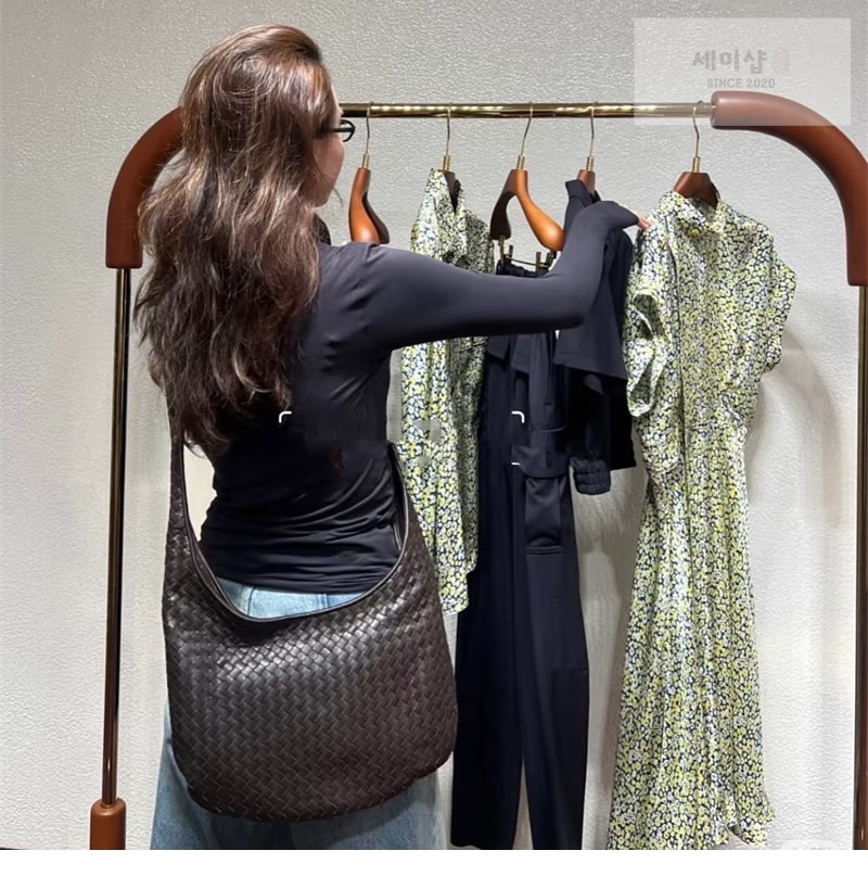 Bottega Veneta 보테가베네타 미디엄 베네토 숄더백 폰단트 Bag 5번 이미지
