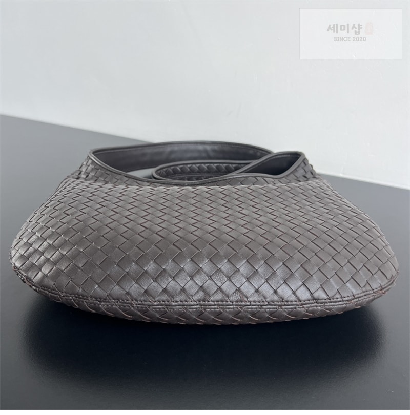 Bottega Veneta 보테가베네타 미디엄 베네토 숄더백 폰단트 Bag 10번 이미지