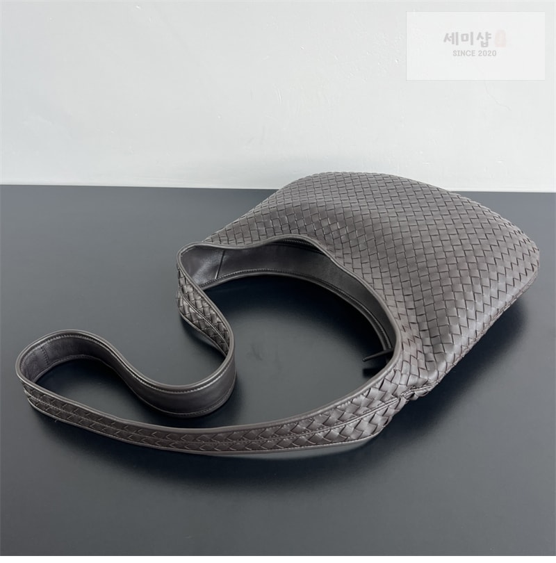 Bottega Veneta 보테가베네타 미디엄 베네토 숄더백 폰단트 Bag 3번 이미지
