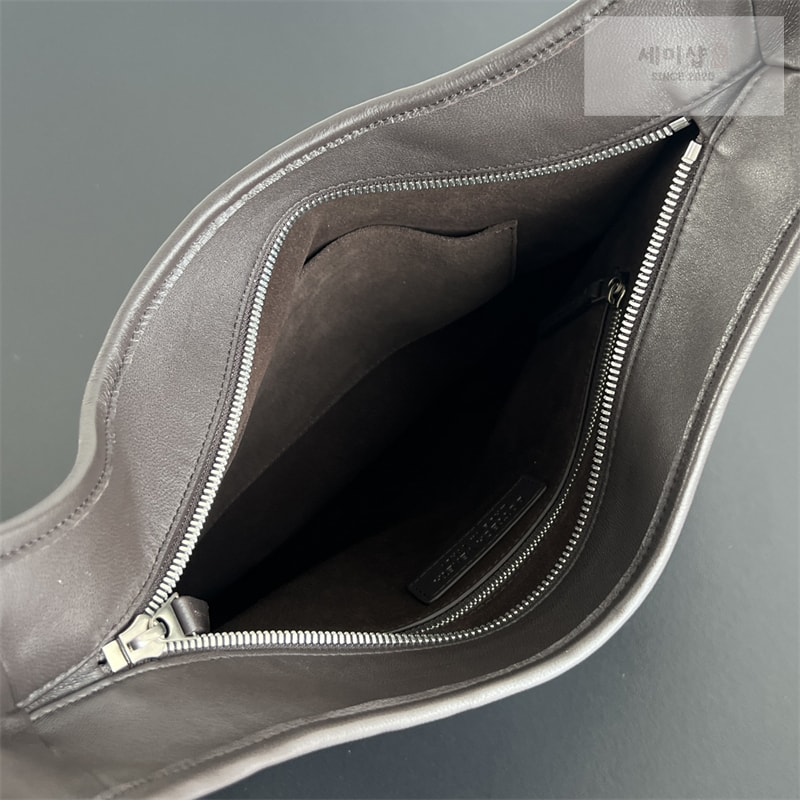 Bottega Veneta 보테가베네타 미디엄 베네토 숄더백 폰단트 Bag 7번 이미지