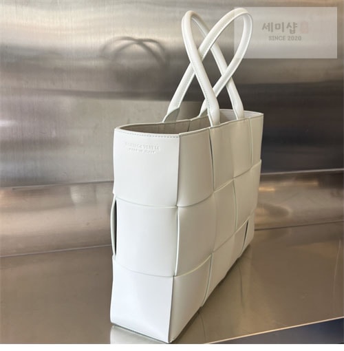 Bottega Veneta 보테가베네타 미디엄 인트레치아토 아르코 토트 백 “ 11 COLOR ” 그레이 Bag 25번 이미지