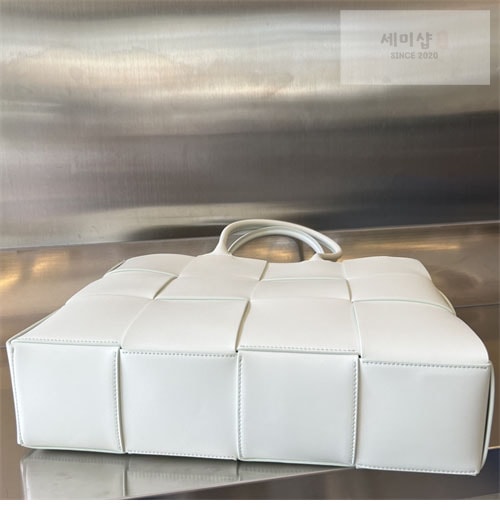 Bottega Veneta 보테가베네타 미디엄 인트레치아토 아르코 토트 백 “ 11 COLOR ” 그레이 Bag 37번 이미지