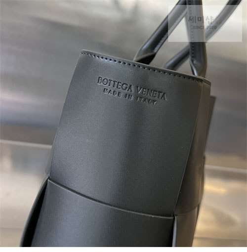 Bottega Veneta 보테가베네타 미디엄 인트레치아토 아르코 토트 백 “ 11 COLOR ” 그레이 Bag 38번 이미지