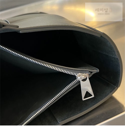 Bottega Veneta 보테가베네타 미디엄 인트레치아토 아르코 토트 백 “ 11 COLOR ” 그레이 Bag 43번 이미지