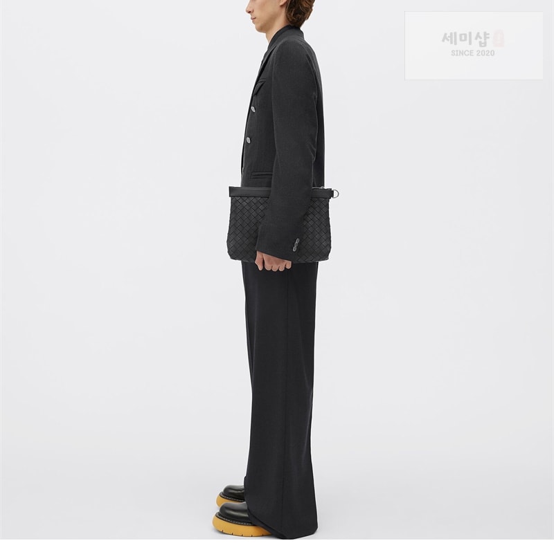 Bottega Veneta 보테가베네타 미디엄 인트레치아토 지퍼 파우치 클러치백 “ 4 COLOR ” 레플리카 10번 이미지 - Bag | 세미샵 레플리카 사이트