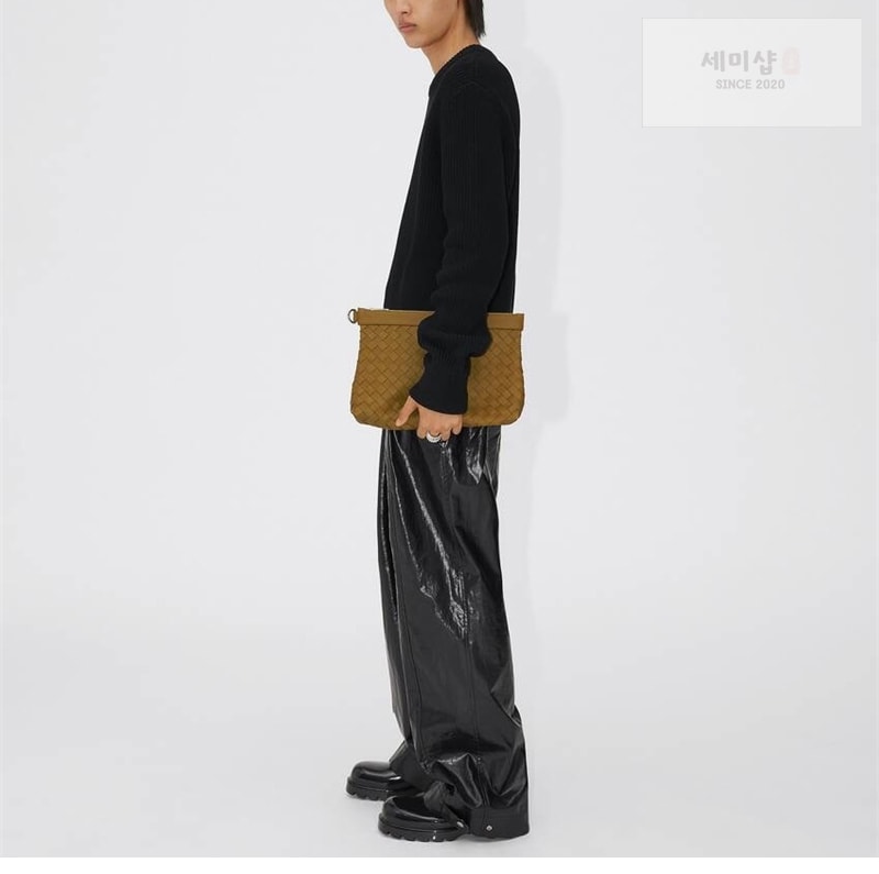 Bottega Veneta 보테가베네타 미디엄 인트레치아토 지퍼 파우치 클러치백 “ 4 COLOR ” 레플리카 16번 이미지 - Bag | 세미샵 레플리카 사이트