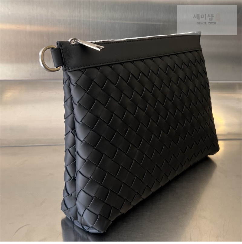 Bottega Veneta 보테가베네타 미디엄 인트레치아토 지퍼 파우치 클러치백 “ 4 COLOR ” 레플리카 6번 이미지 - Bag | 세미샵 레플리카 사이트