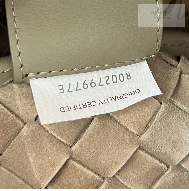 Bottega Veneta 보테가베네타 미디엄 인트레치아토 지퍼 파우치 클러치백 “ 4 COLOR ” 레플리카 20번 이미지 - Bag | 세미샵 레플리카 사이트