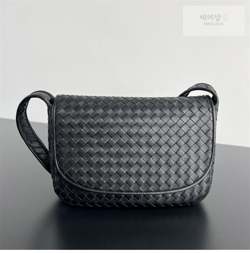 보테가베네타 보테가베네타 베네토 플랩 메신저 백 843836 다크 브라운 Bag 3번 이미지