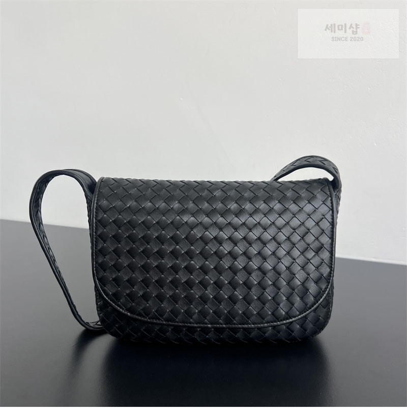 보테가베네타 보테가베네타 베네토 플랩 메신저 백 843836 다크 브라운 Bag 27번 이미지