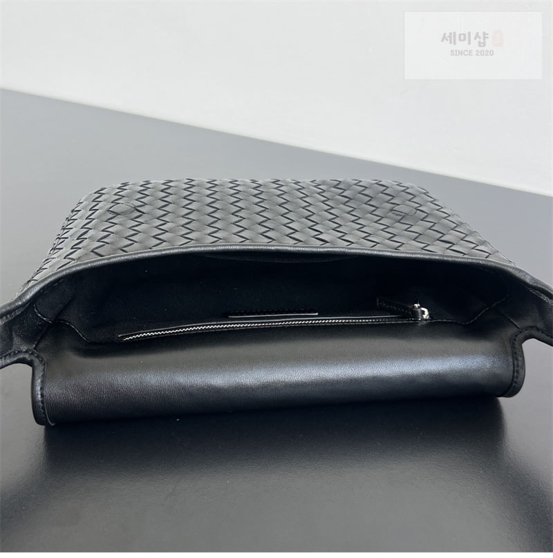보테가베네타 보테가베네타 베네토 플랩 메신저 백 843836 다크 브라운 Bag 24번 이미지