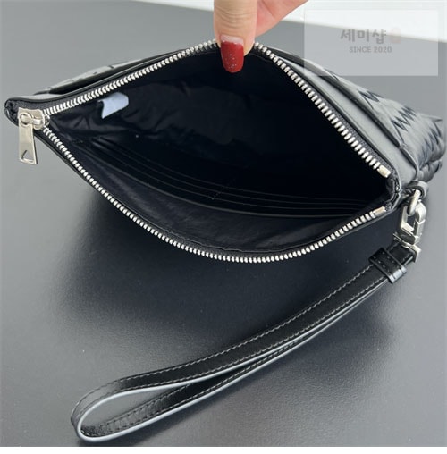 Bottega Veneta 보테가베네타 블랙 인트레치아토 프리즘 파우치 블랙 Bag 7번 이미지