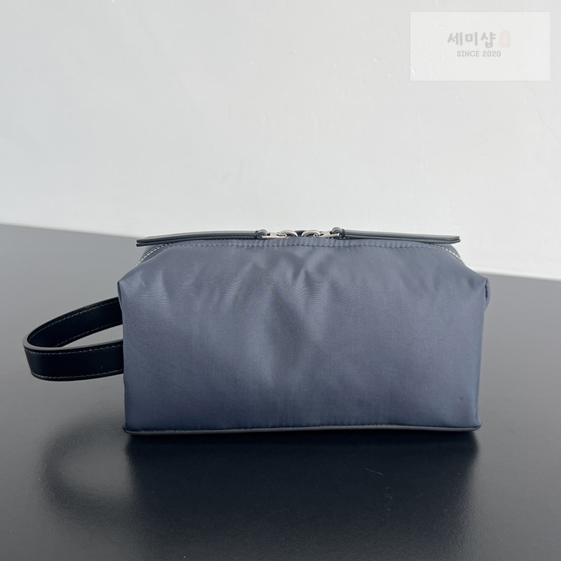 Bottega Veneta 보테가베네타 스몰 도쿄 워시백 스페이스 Bag 3번 이미지