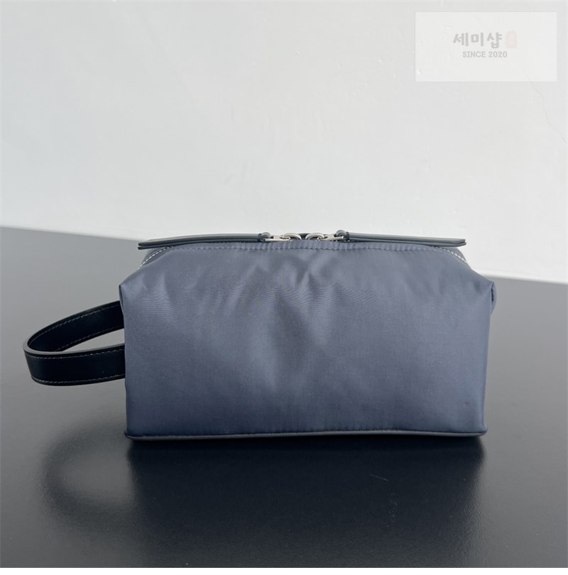 Bottega Veneta 보테가베네타 스몰 도쿄 워시백 스페이스 Bag 1번 이미지