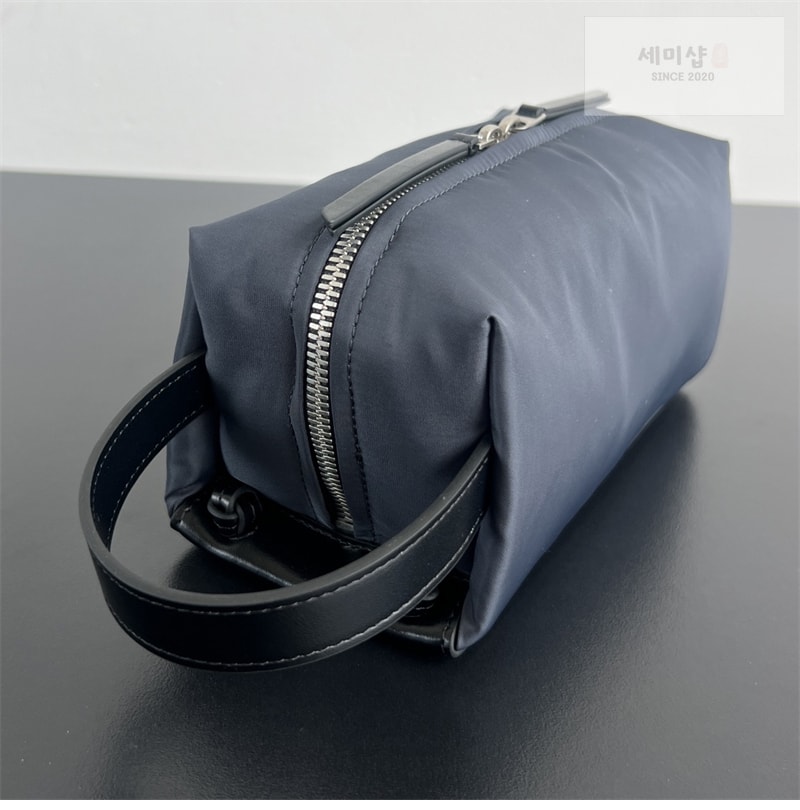 Bottega Veneta 보테가베네타 스몰 도쿄 워시백 스페이스 Bag 2번 이미지
