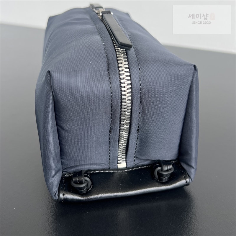 Bottega Veneta 보테가베네타 스몰 도쿄 워시백 스페이스 Bag 7번 이미지