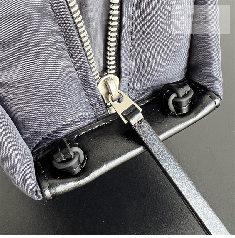 Bottega Veneta 보테가베네타 스몰 도쿄 워시백 스페이스 Bag 8번 이미지