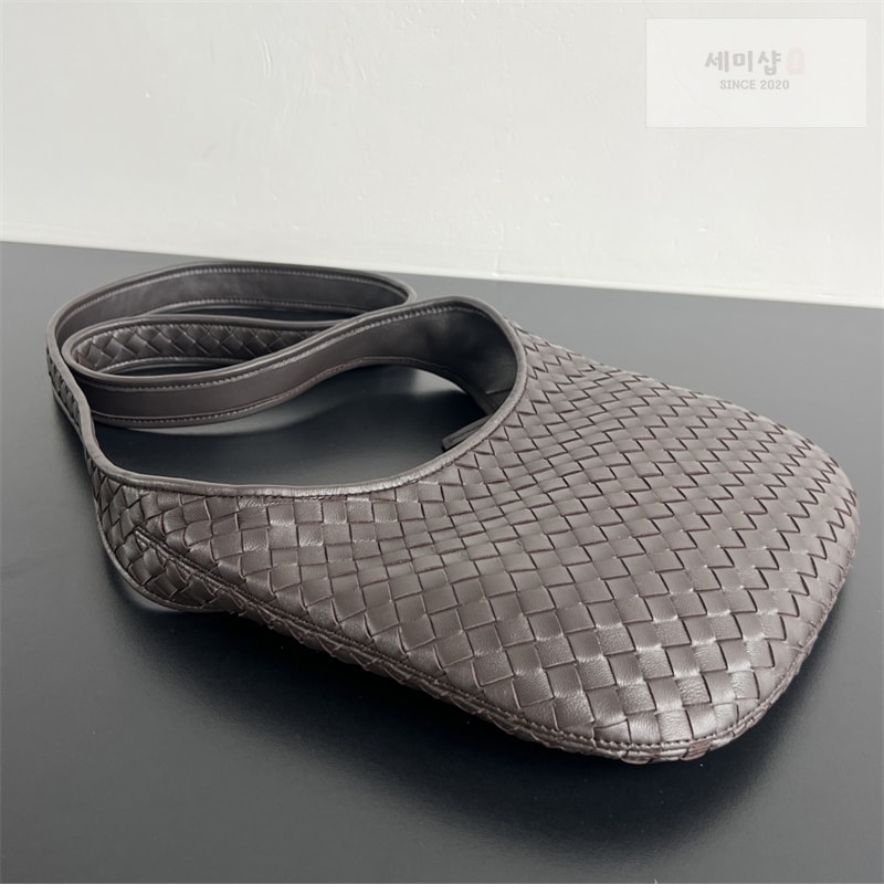 Bottega Veneta 보테가베네타 스몰 베네토 숄더백 폰단트 Bag 5번 이미지