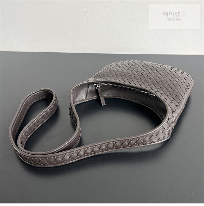 Bottega Veneta 보테가베네타 스몰 베네토 숄더백 폰단트 Bag 2번 이미지