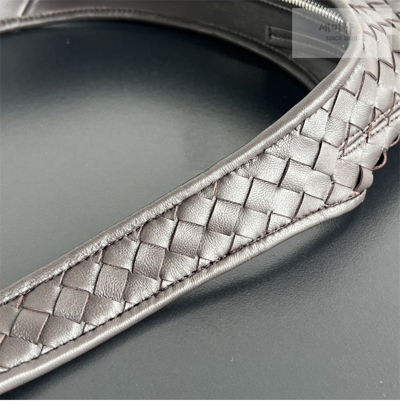 Bottega Veneta 보테가베네타 스몰 베네토 숄더백 폰단트 Bag 6번 이미지