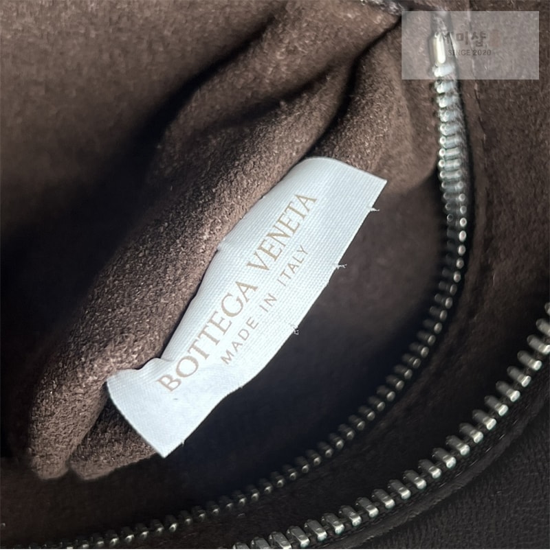Bottega Veneta 보테가베네타 스몰 베네토 숄더백 폰단트 Bag 11번 이미지