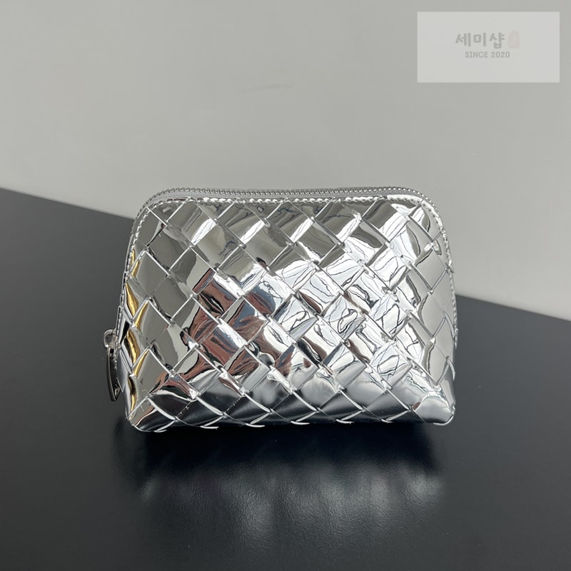 Bottega Veneta 보테가베네타 스몰 인트레치아토 반달 뷰티 파우치 “ 7COLOR ” 그레이+그린+블루 Bag 4번 이미지