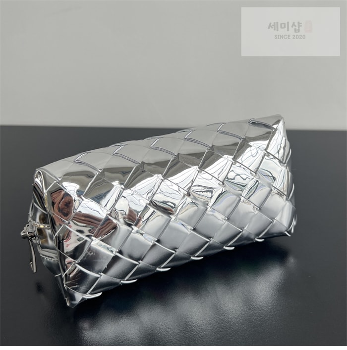 Bottega Veneta 보테가베네타 스몰 인트레치아토 반달 뷰티 파우치 “ 7COLOR ” 그레이+그린+블루 Bag 8번 이미지